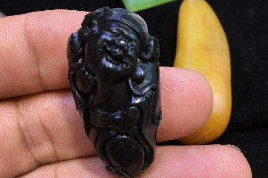 黑羊脂玉和墨玉区别
