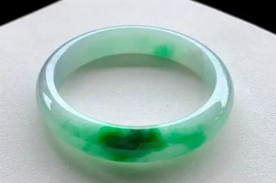 翡翠可以戴着洗澡吗