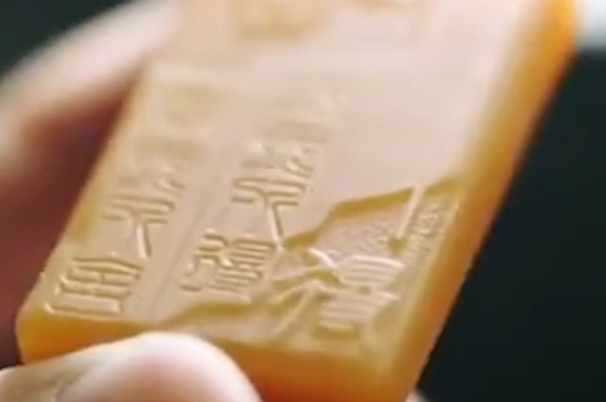 黄龙玉和翡翠哪个好
