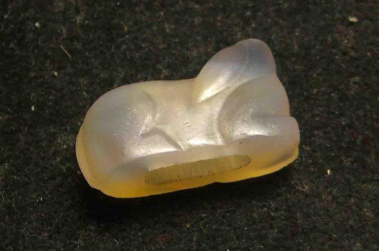 玛瑙为何要戴在右手