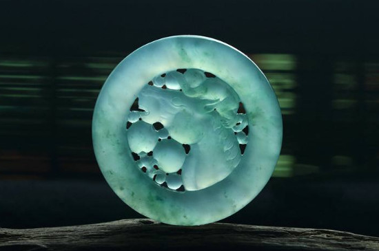 石榴石和翡翠哪个好