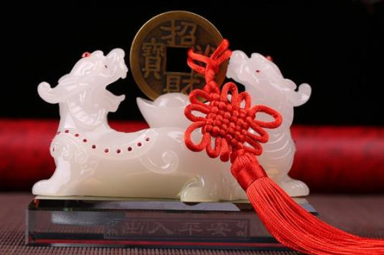 貔貅车饰挂件寓意