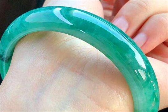 玉髓可以用火烧来鉴别真假吗，教你秒分彼此