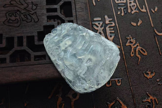 水沫玉和冰种翡翠的区别