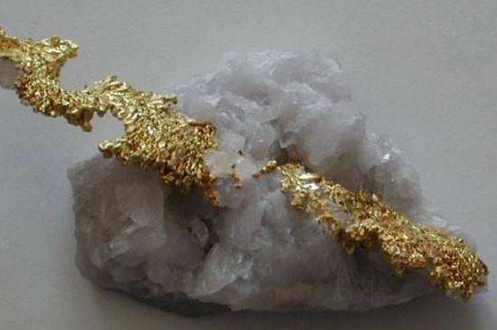 金运石就是金曜石吗