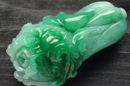 女人佩戴翡翠白菜禁忌
