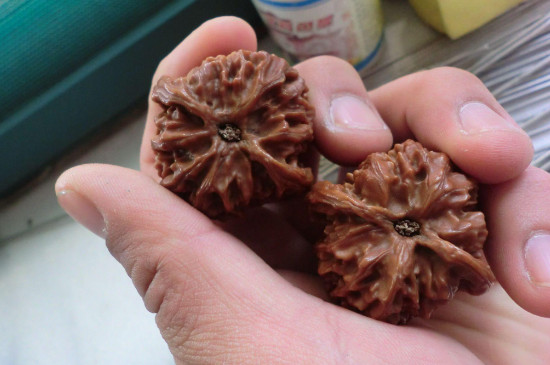 手盘核桃正确方法