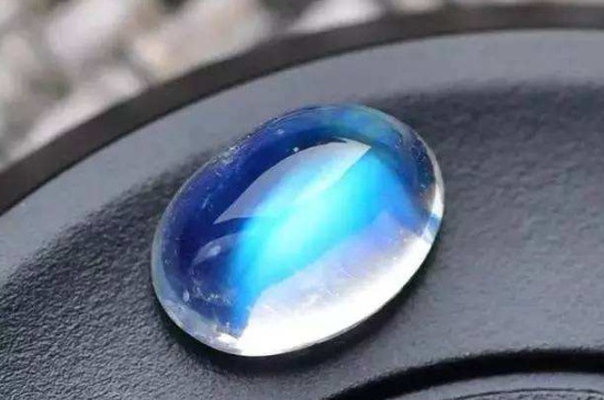 人造月光石和天然月光石的区别