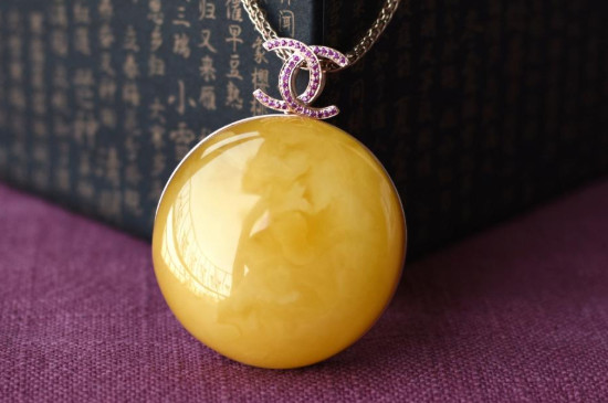 哪些属相不适合戴蜜蜡，十二生肖都能戴蜜蜡