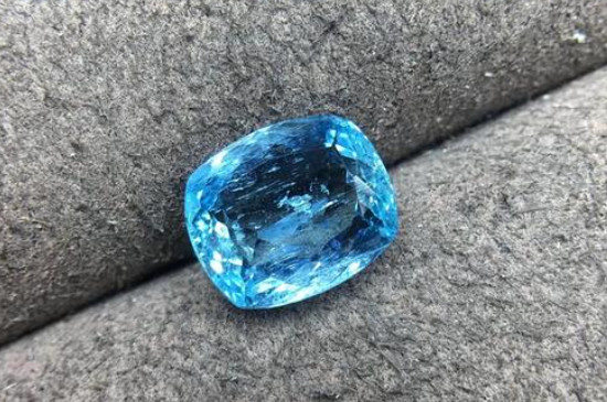 堇青石水晶的功效与作用