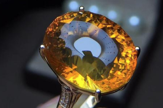 黄水晶和金发晶的区别