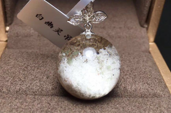白幽灵水晶的功效