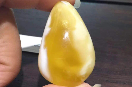 蜜蜡与琥珀区别