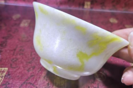 蓝田玉变色的原因