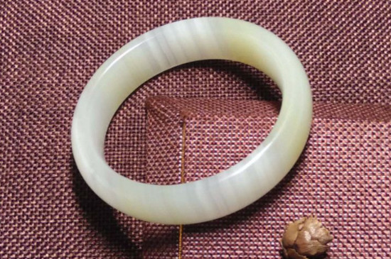 碳酸盐质玉手镯是什么意思