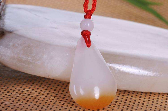 昆仑玉可以在玻璃上磨出白灰吗