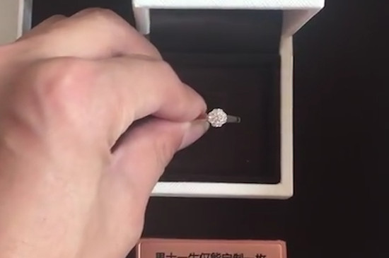 女人十个手指戴戒指的含义