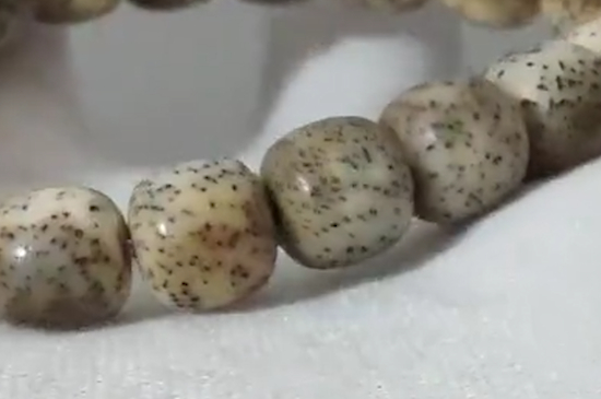 女性佩戴星月菩提功效与作用