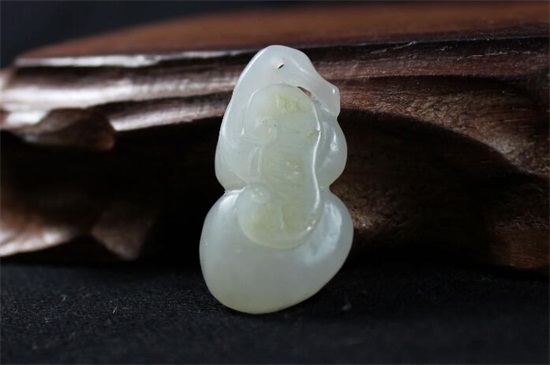 玉葫芦吊坠的寓意