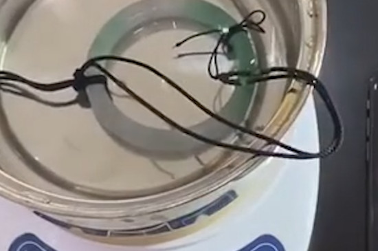 怎样用水辨别真假翡翠手镯
