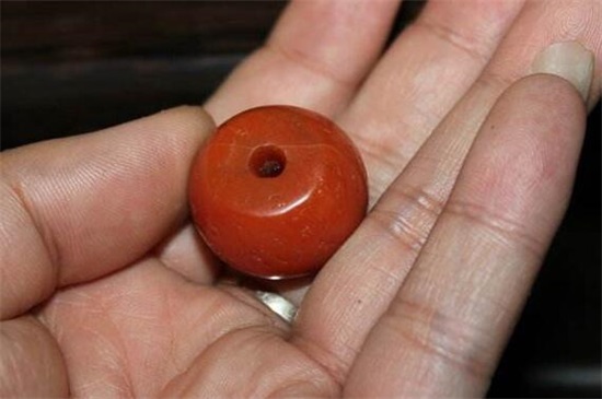 南红玛瑙佩戴脖子上会怕汗吗，会且降低南红质量