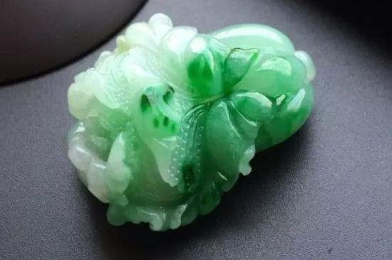 翡翠白菜的寓意和象征