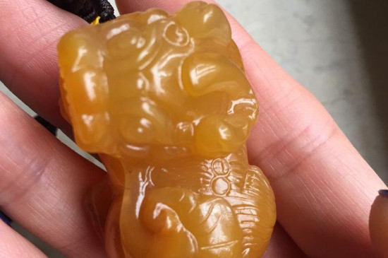 黄龙玉与翡翠的区别