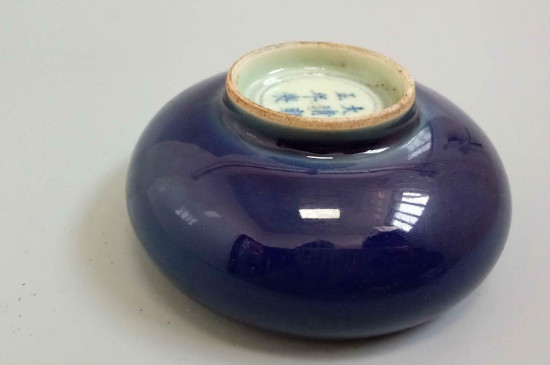 霁蓝釉瓷器特征