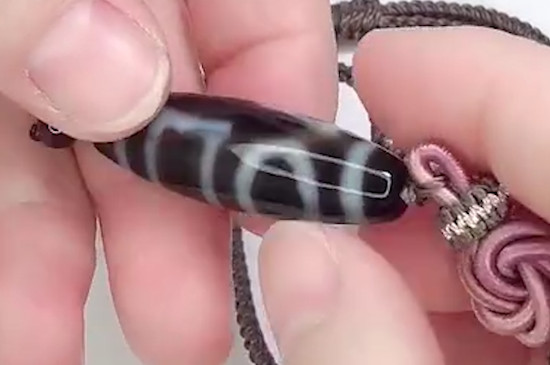 天珠是什么材质的才是真的天珠