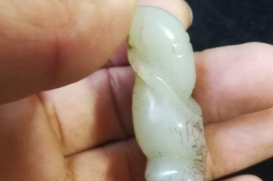 和田玉沁色与人工沁色的鉴别