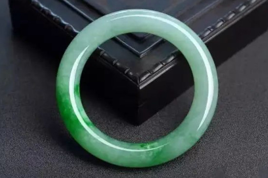 翡翠手镯abc货的区别