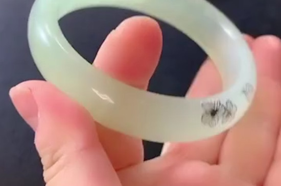戴玉手镯的好处