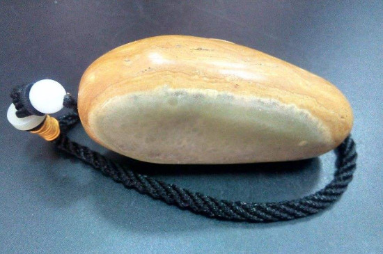 如何用电筒鉴定昆仑玉