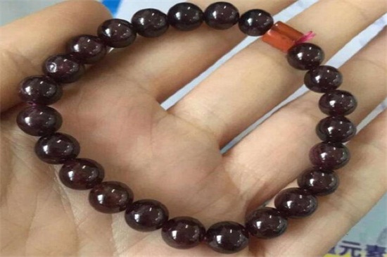 石榴石能和玉一起带吗