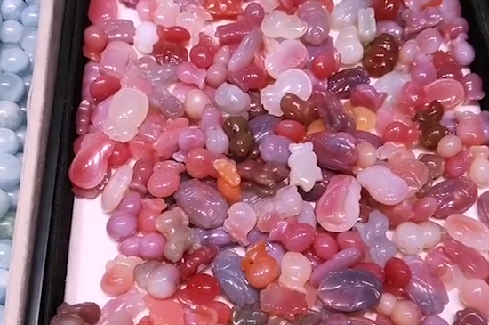 玛瑙翡翠玉石的区别