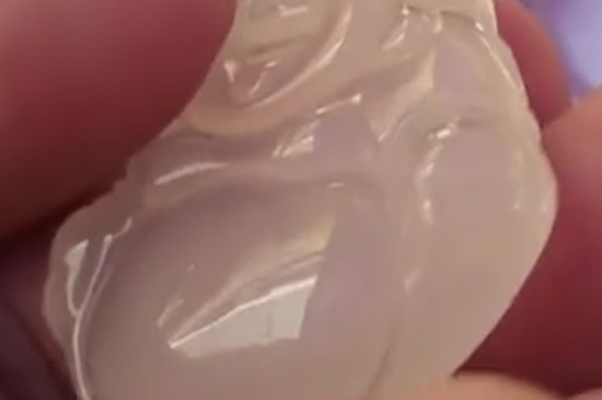 女人戴玉髓好还是玉好