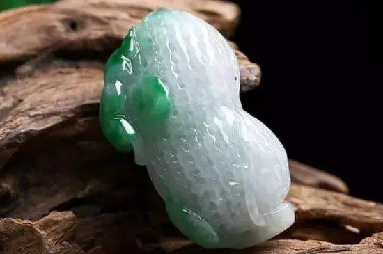 翡翠花生的寓意是什么