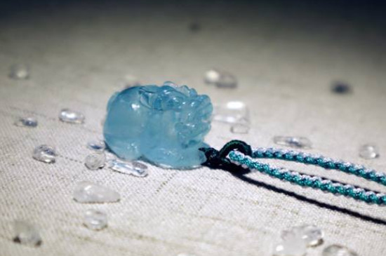 海蓝宝水晶可以戴左手吗