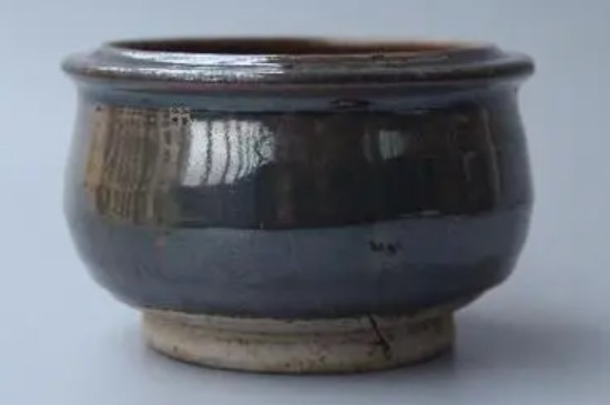 紫金釉瓷器的特征及鉴别方法